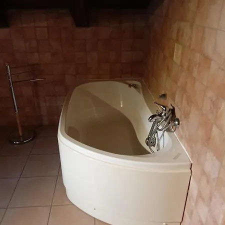 Alloggio per agriturismo La Valle Incantata - *